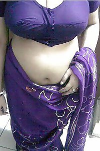 indian aunty curvy tummy and hips